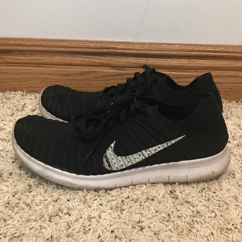 Nike Free Run Flyknit in Black